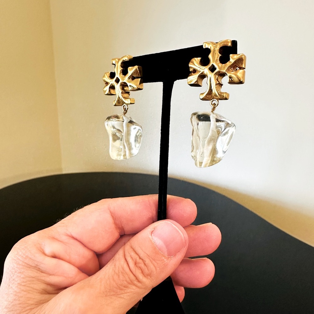 Tory Burch NWT Authentic luxury runway couture RARE logo resin drop earring - Picture 10 of 14